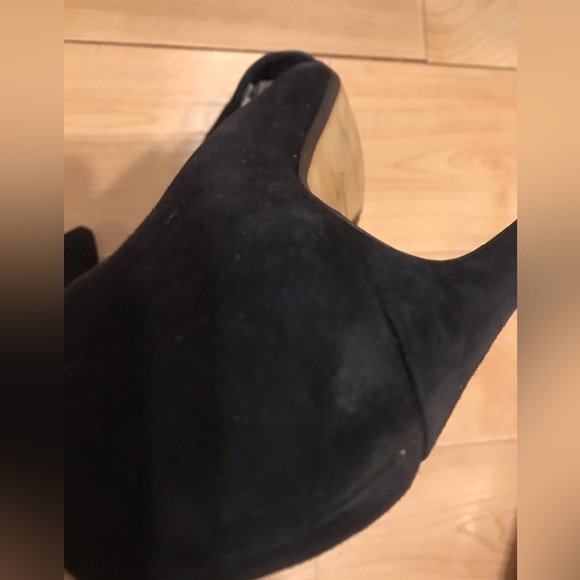 Navy blue faux suede BR pumps. - Picture 4 of 8